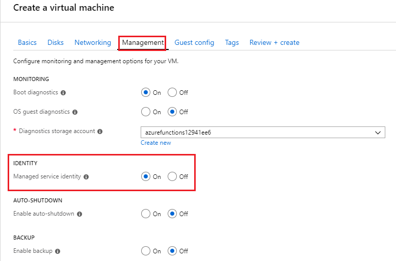 VM の作成中にシステム割り当て ID を有効にする方法を示すスクリーンショット。