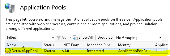 [アプリケーション プール] ウィンドウを示すスクリーンショット。[既定のアプリ プール] 行が強調表示されています。