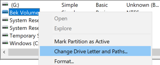 ドライブ文字とパスの変更オプションが強調表示されている、bek ボリュームのショートカット メニューのスクリーンショット