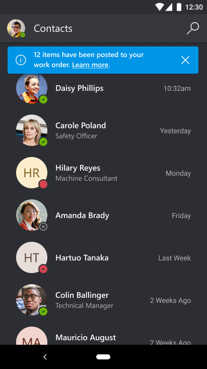작업 주문에 항목이 게시되었다는 알림을 보여주는 연락처 목록의 Dynamics 365 Remote Assist 모바일 스크린샷.