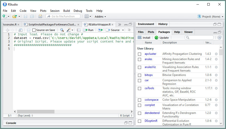 R Studio에 표시되는 Power BI Desktop에서 시작된 R IDE의 스크린샷.