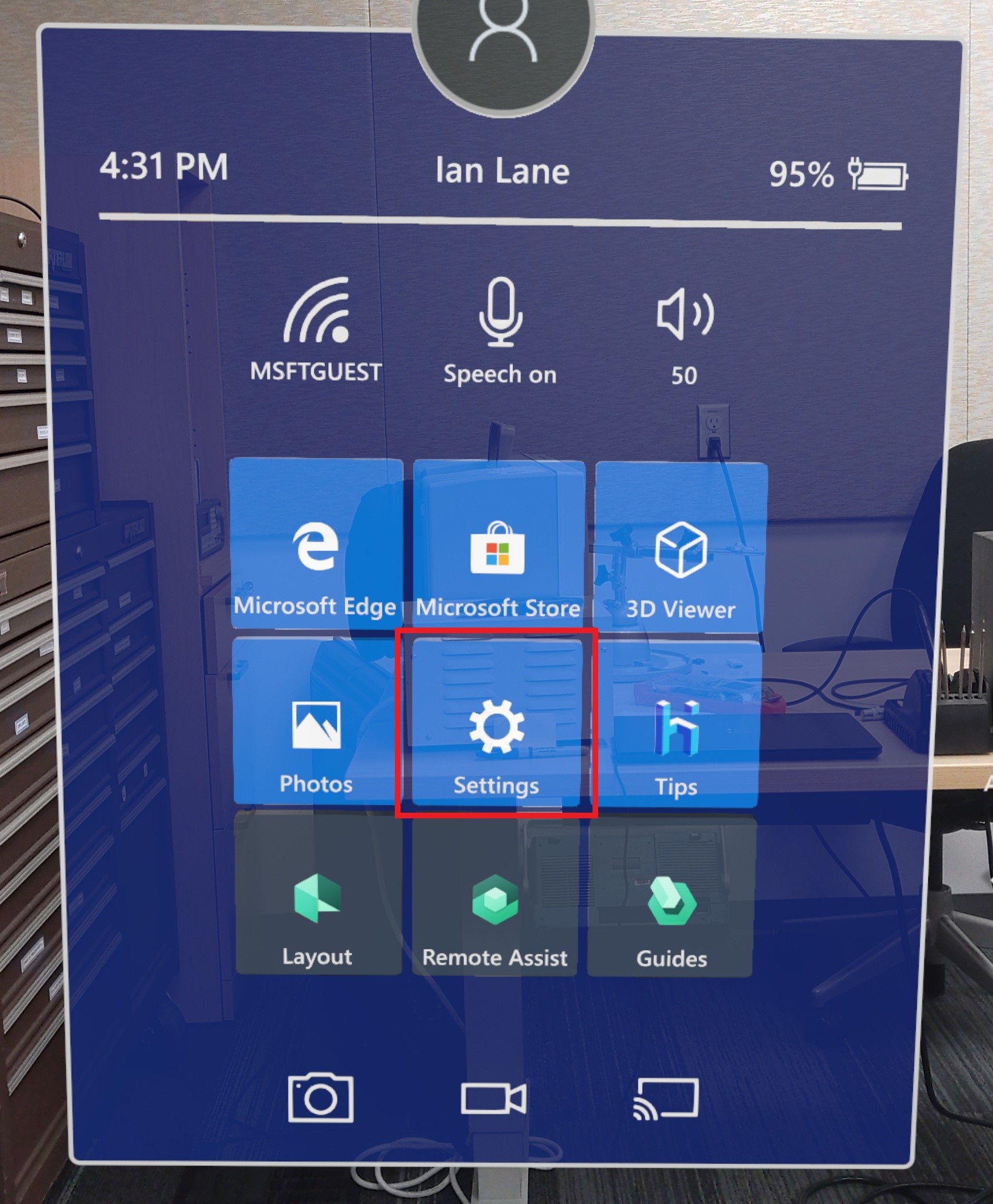 설정 단추가 강조 표시된 HoloLens 메뉴의 스크린샷