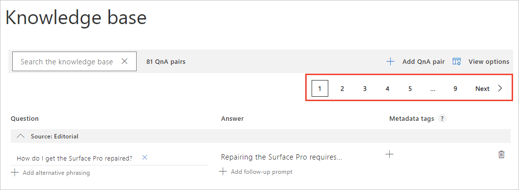 Gebruik de pagineringsfuncties van QnA Maker boven de vragen en antwoorden om door pagina's met vragen en antwoorden te navigeren