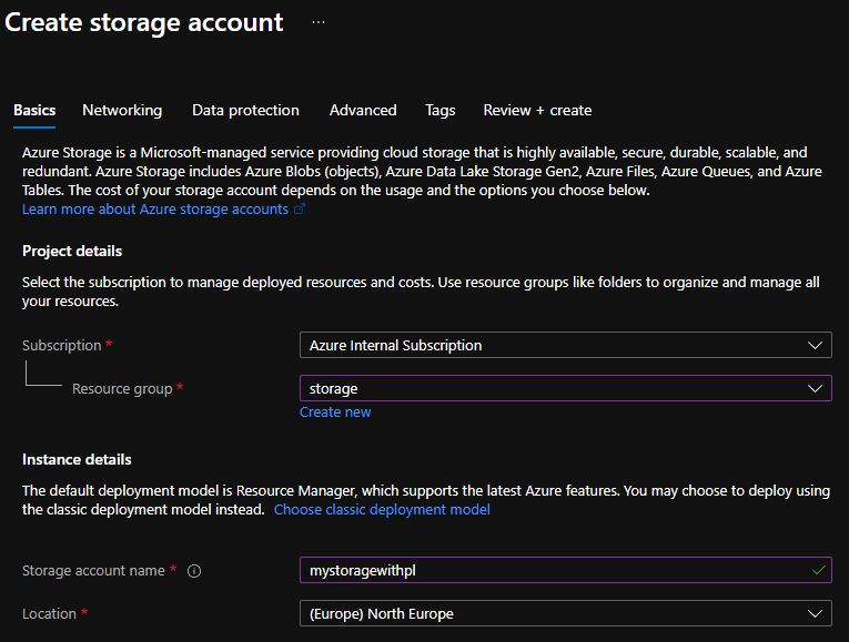 Een schermopname van het tabblad Basis en de opties voor het maken van uw opslagaccount in Azure Portal.