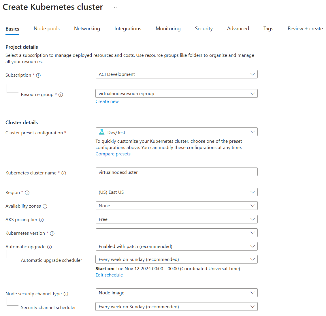 Schermopname van het configureren van de pagina Basisinformatie voor het maken van een AKS-cluster in Azure Portal.