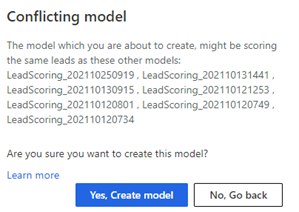 Schermopname van een conflictwaarschuwing terwijl een voorspellend scoremodel wordt gemaakt.