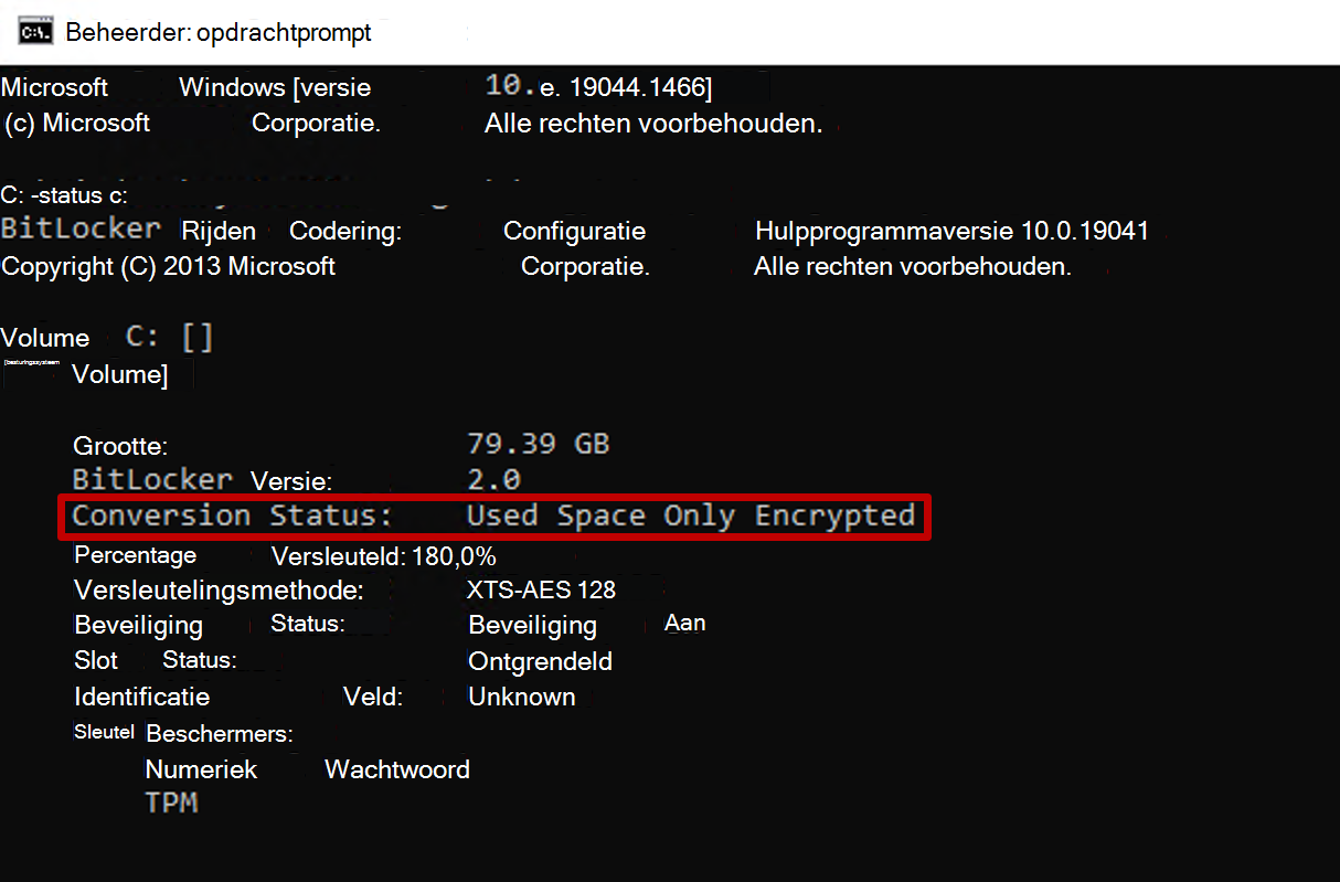 Schermopname van de beheerdersopdrachtprompt met de uitvoer van manage-bde met de conversiestatus die volledig versleuteld is.