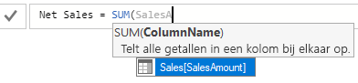 Schermopname van het selecteren van SalesAmount voor de formule SUM.