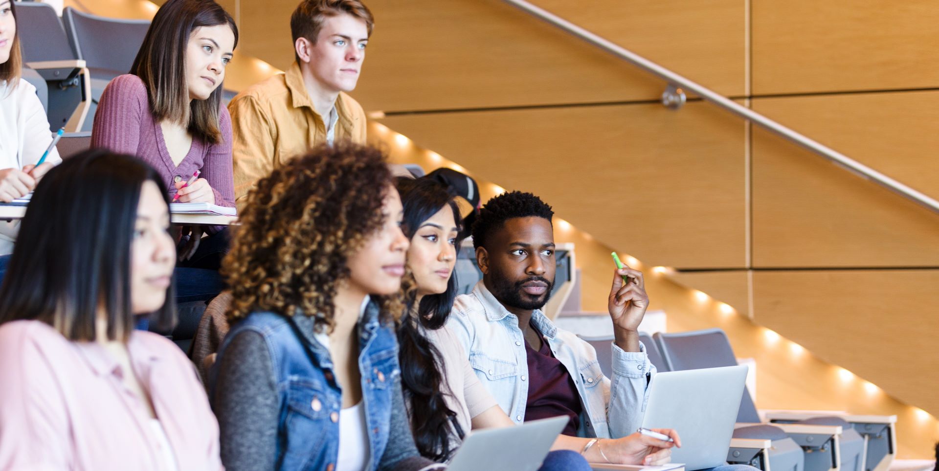 leerlingen/studenten leren in een leslokaal