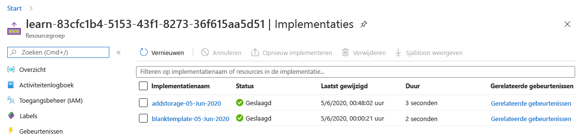 Schermopname van de Interface van Azure Portal voor de implementaties met de twee vermelde en geslaagde statussen.