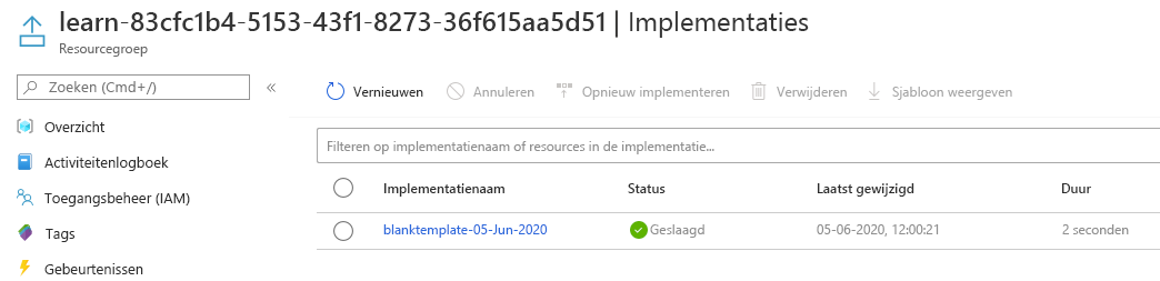 Azure-portal-interface voor implementaties met de ene implementatie die wordt vermeld en met de status geslaagd.