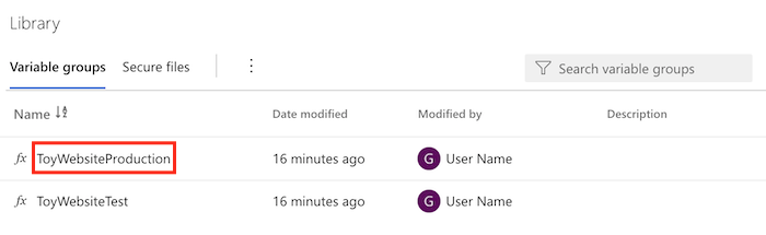 Schermopname van Azure DevOps met de lijst met variabele groepen, met de variabele groep ToyWebsiteProduction gemarkeerd.