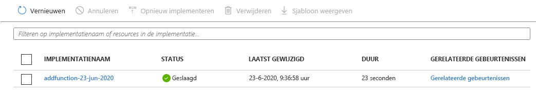 Schermopname van Azure Portal met implementaties. Eén implementatie wordt vermeld en heeft de status Geslaagd.