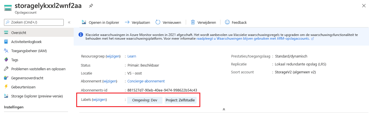 schermopname van Azure Portal met de geselecteerde tags op de pagina Overzicht van opslagaccounts.