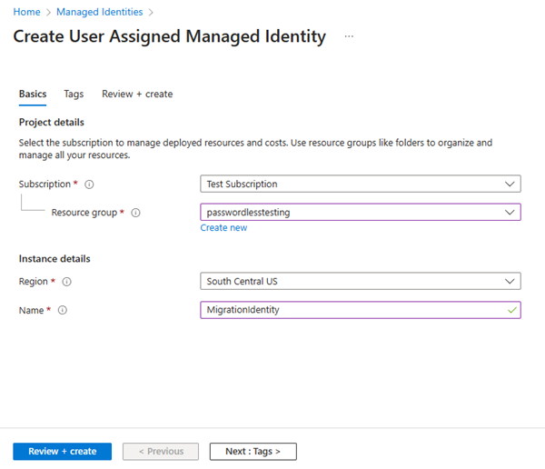 Zrzut ekranu przedstawiający sposób tworzenia tożsamości zarządzanej przy użyciu witryny Azure Portal.