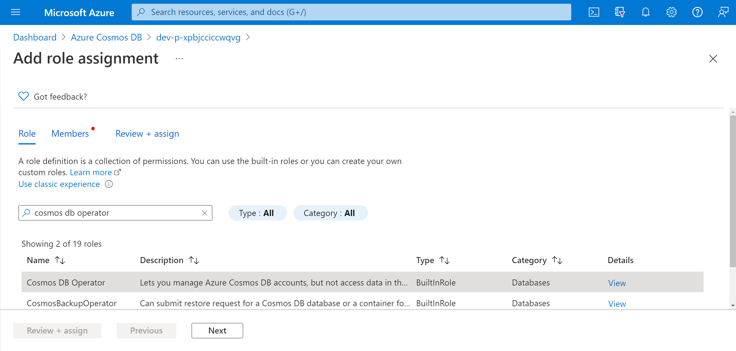 Zrzut ekranu przedstawiający przypisywanie roli operatora usługi Azure Cosmos DB.