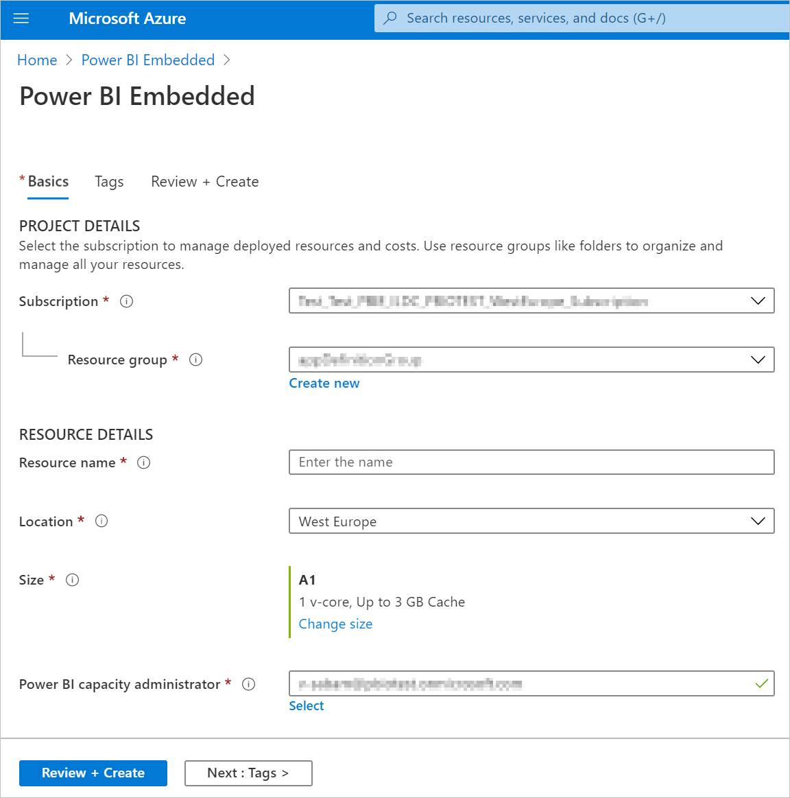 Zrzut ekranu przedstawiający kartę Podstawowe na stronie usługi Power BI Embedded w celu utworzenia nowej pojemności w witrynie Azure Portal.