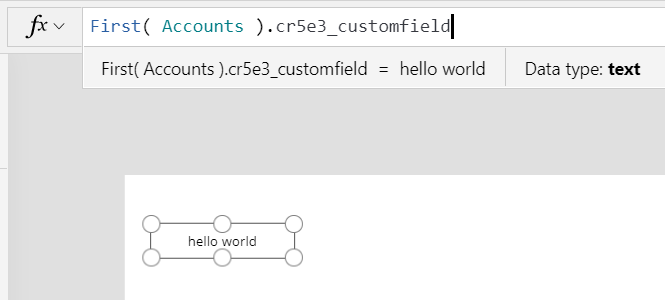 Pasek formuł Studio pokazujący użycie nazwy logicznej cr5e3_customfield dla pola.