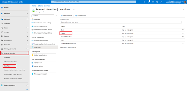 Zrzut ekranu przedstawiający blok Przepływy użytkownika tożsamości zewnętrznych z wyróżnionym przepływem użytkownika zatytułowanym Domyślna z listy siatki przepływów użytkownika.