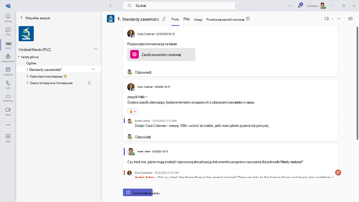 Zrzut ekranu przedstawiający rozmowy na temat standardów treści programu nauczania w kanale zespołu PLC w Microsoft Teams dla instytucji edukacyjnych.