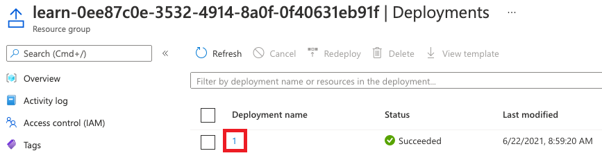 Zrzut ekranu przedstawiający interfejs witryny Azure Portal dla wdrożeń z wyświetlonym wdrożeniem.