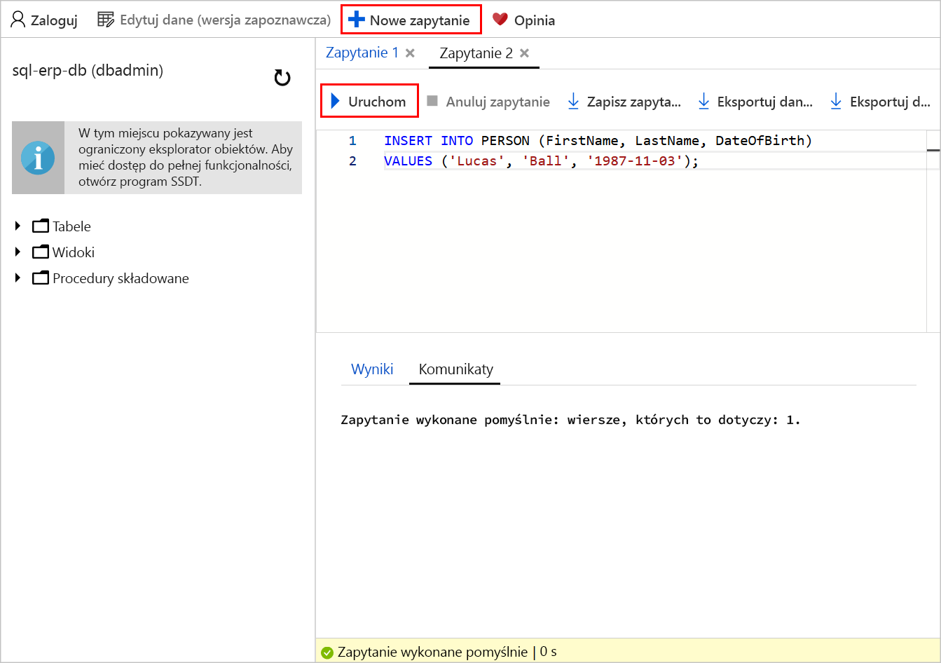 Zrzut ekranu edytora zapytań z językiem T-SQL umożliwiającym wstawienie rekordu do tabeli Person bazy danych sql-erp-db. Objaśnienie wyróżnia przycisk uruchamiania.