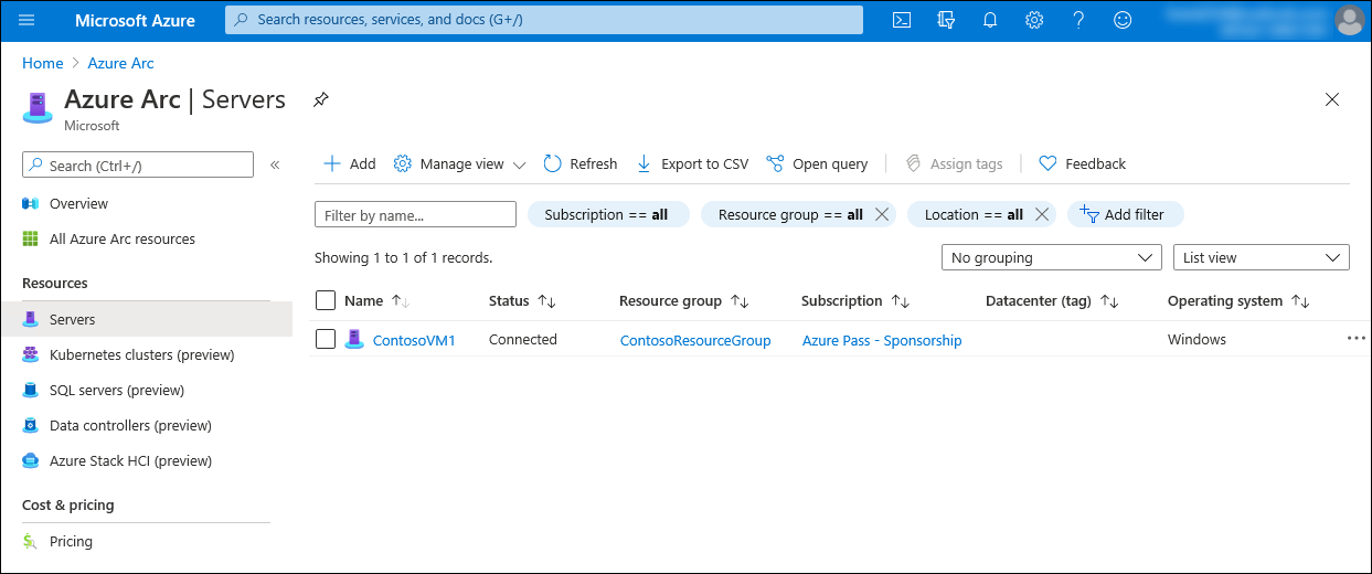 Zrzut ekranu witryny Azure Portal przedstawiający wpis reprezentujący serwer z systemem Windows z obsługą usługi Azure Arc.