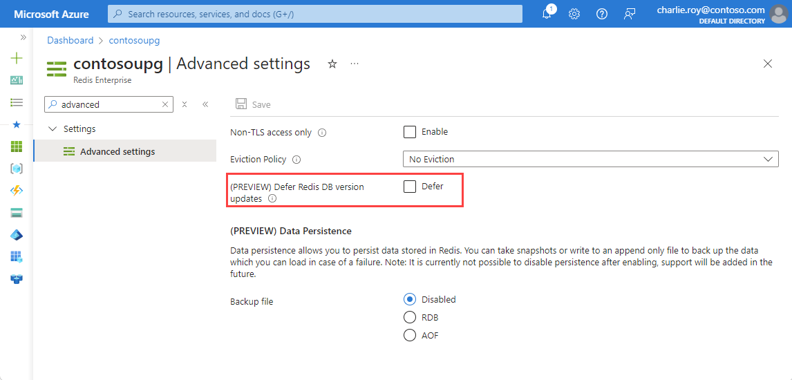 Captura de tela mostrando Configurações Avançadas selecionado no menu Recurso e uma caixa vermelha em torno de Adiar atualizações de versão do BD do Redis.