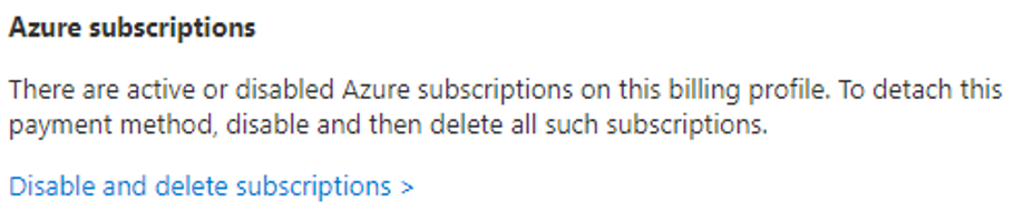 Captura de tela de exemplo que mostra uma ação corretiva necessária para desanexar uma forma de pagamento de uma conta do Contrato de Cliente da Microsoft.