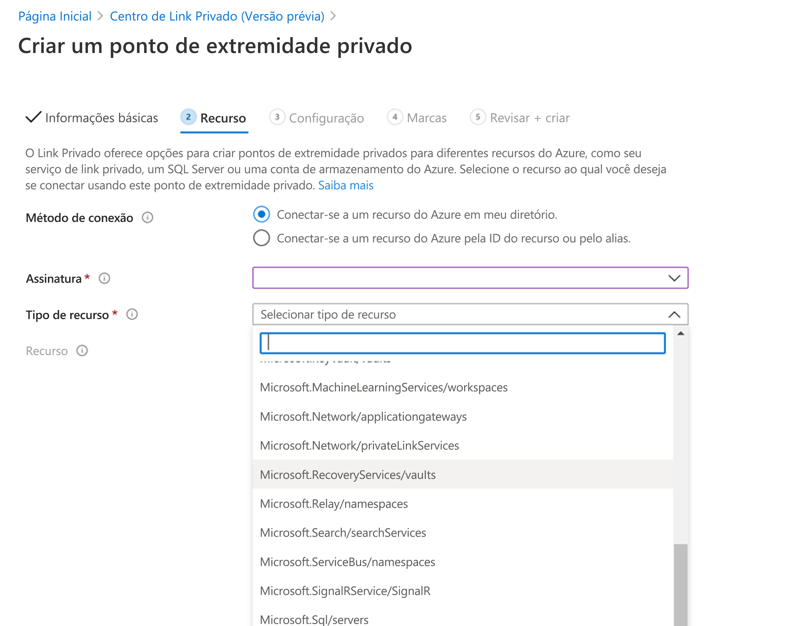 Mostra a guia Recurso, o tipo de recurso, o recurso e os campos de sub-recurso de destino para vinculação a um ponto de extremidade privado no portal do Azure.