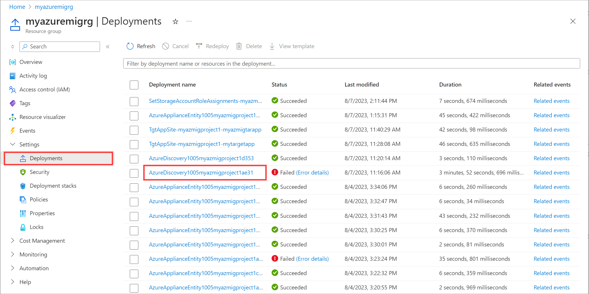 Captura de tela do grupo > de recursos do projeto de Migrações para Azure Implantações no portal do Azure.