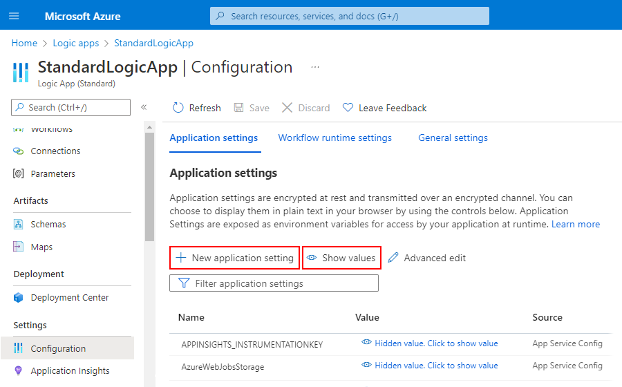 Captura de tela mostrando o portal do Azure e o painel de configuração com as configurações de aplicativo e os valores para um aplicativo lógico padrão.