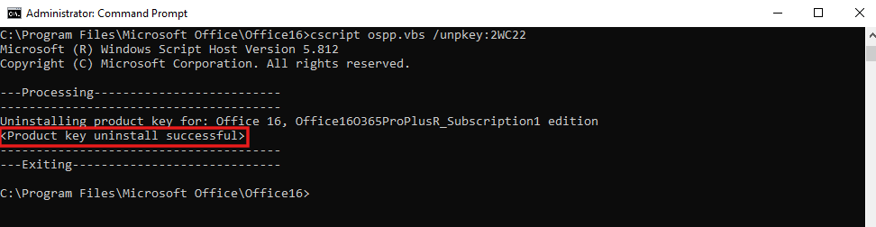 A saída mostra a Desinstalação da chave de produto para o Office 16 e a mensagem Chave de produto desinstalada com sucesso