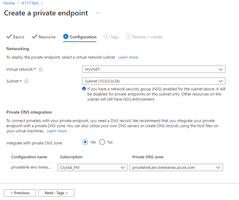 Captura de tela do portal do Azure mostrando a terceira guia (Configuração) da caixa de diálogo para criar um ponto de extremidade privado. A guia contém os campos descritos acima.