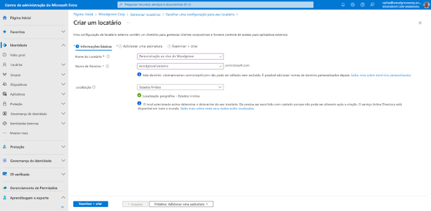 Captura de tela de Criar uma navegação do assistente de locatário com a primeira etapa intitulada Básico selecionada. O Nome do Locatário, o Nome de Domínio e o Local são preenchidos.