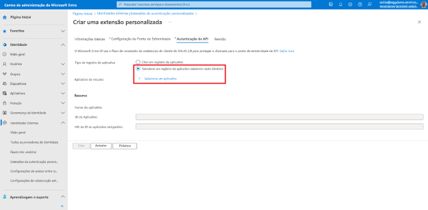 Captura de tela da guia Autenticação de API da opção Criar nova folha de extensão personalizada destacando o botão de opção intitulada Selecione um registro de aplicativo existente nesse diretório e Selecione um aplicativo abaixo em Tipo de registro de aplicativo.