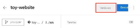 Captura de tela do Azure DevOps que mostra o editor de pipeline com o botão Variáveis realçado.