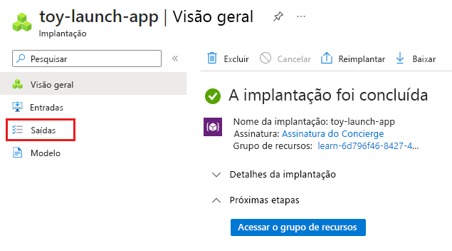 Captura de tela do portal do Azure que mostra a implantação, com o item de menu Saídas realçado.