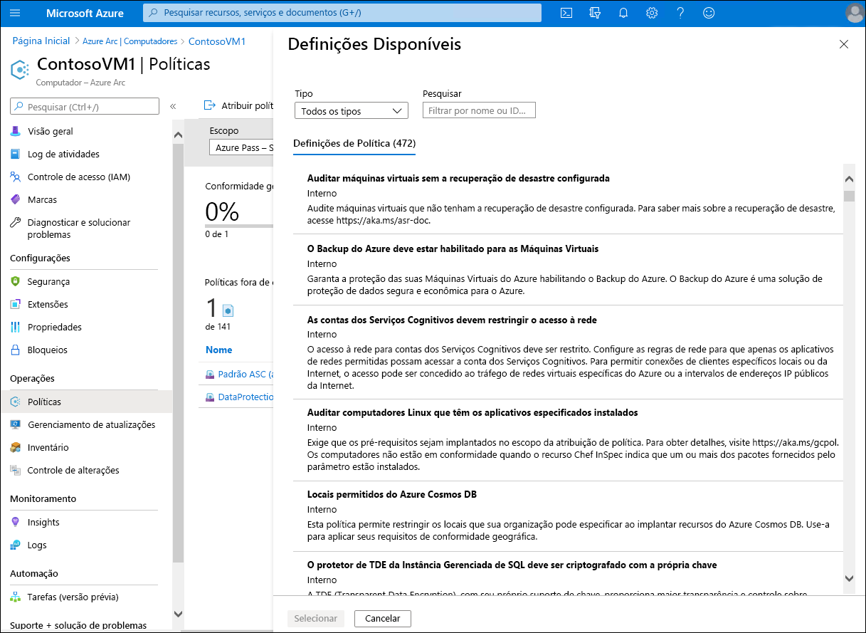 A captura de tela mostra a página Atribuir política no portal do Azure. O administrador está selecionando dentre uma lista de políticas disponíveis.