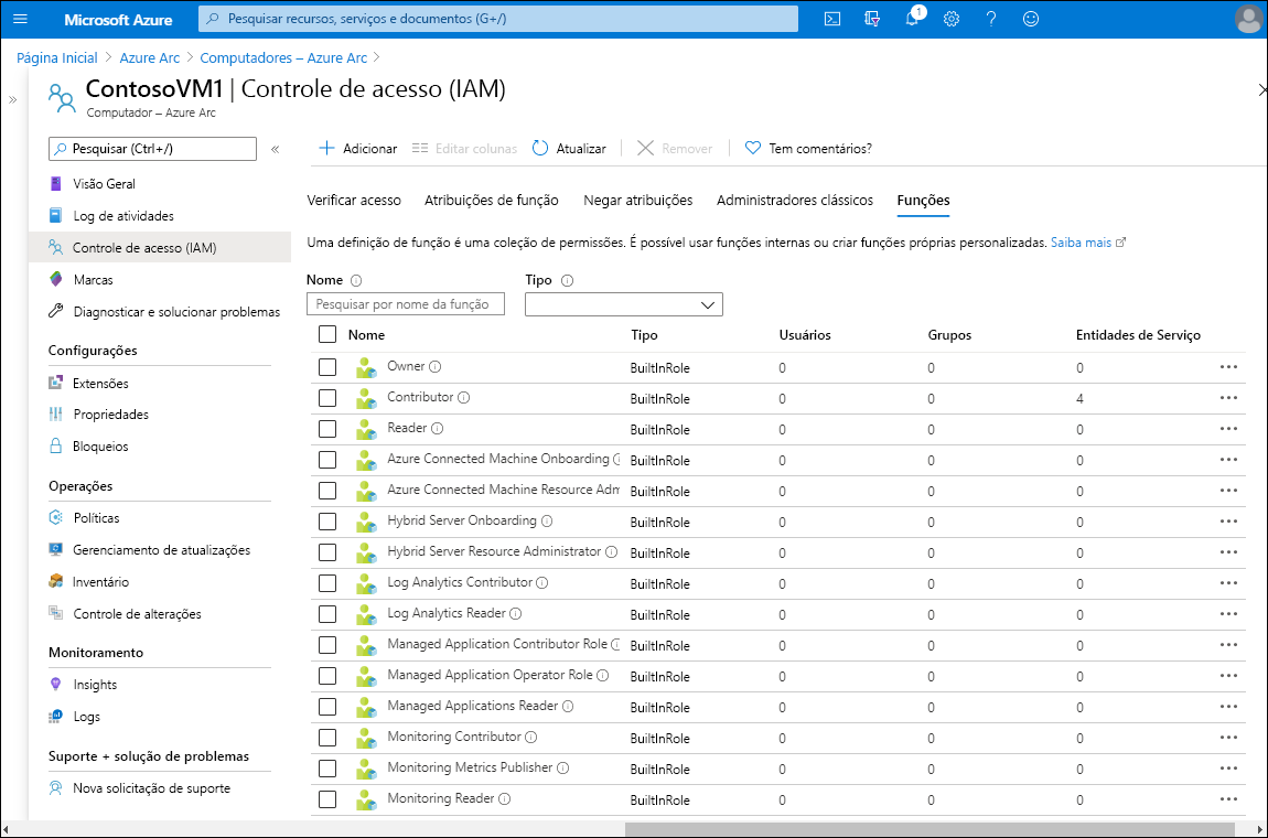 Captura de tela da página de controle de acesso (IAM) no portal do Azure para a VM selecionada: ContosoVM1. O painel de detalhes tem várias guias: Verificar acesso (selecionado), Atribuições de função, Negar atribuições, Administradores clássicos e Funções (selecionado). Uma lista de exibições de funções.