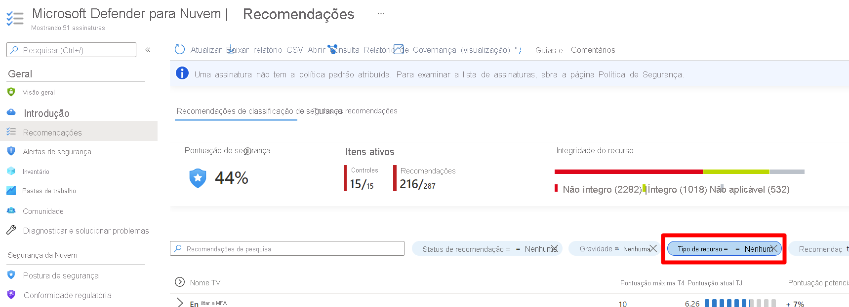 Captura de tela mostrando um exemplo de como usar o filtro de recurso para examinar as recomendações pendentes.