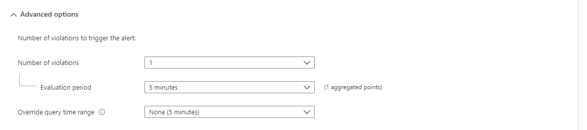 Captura de tela que mostra a seção para opções avançadas em uma nova regra de alerta de pesquisa de log.