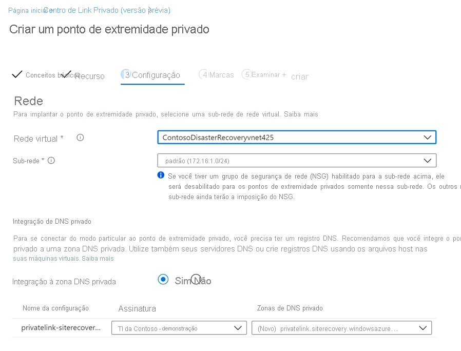 Mostra a guia Configuração com campos de rede e integração DNS para configuração de um ponto de extremidade privado no portal do Azure.