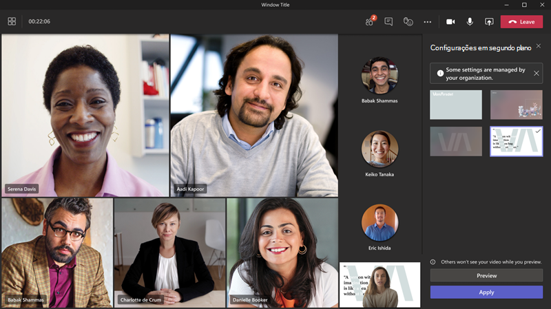 Captura de ecrã a mostrar os fundos de reuniões personalizados numa reunião do Teams.