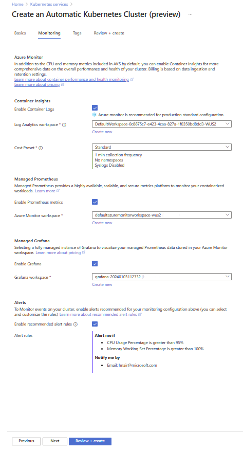 A captura de tela da guia Monitoramento ao criar um cluster AKS Automatic no portal do Azure.