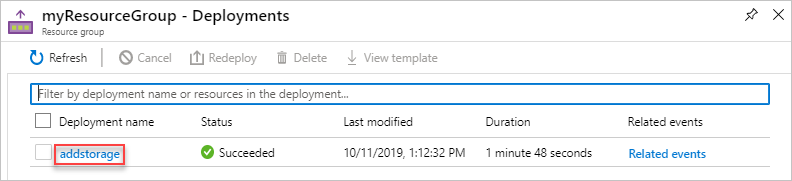 Captura de ecrã a mostrar a seleção de uma implementação específica a partir do histórico de implementação no portal do Azure.