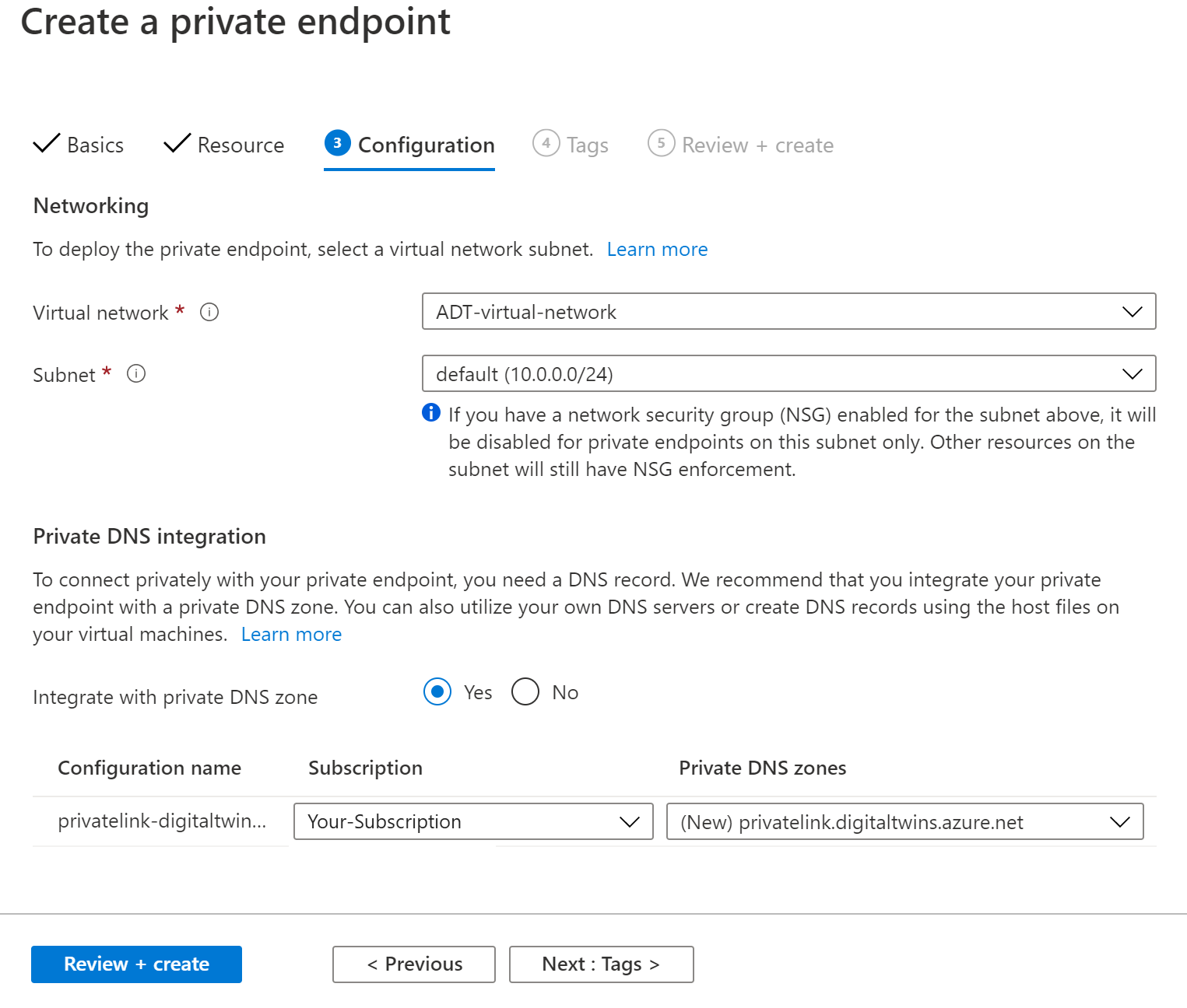 Captura de ecrã do portal do Azure a mostrar o terceiro separador (Configuração) da caixa de diálogo Criar um ponto final privado. Contém os campos descritos acima.