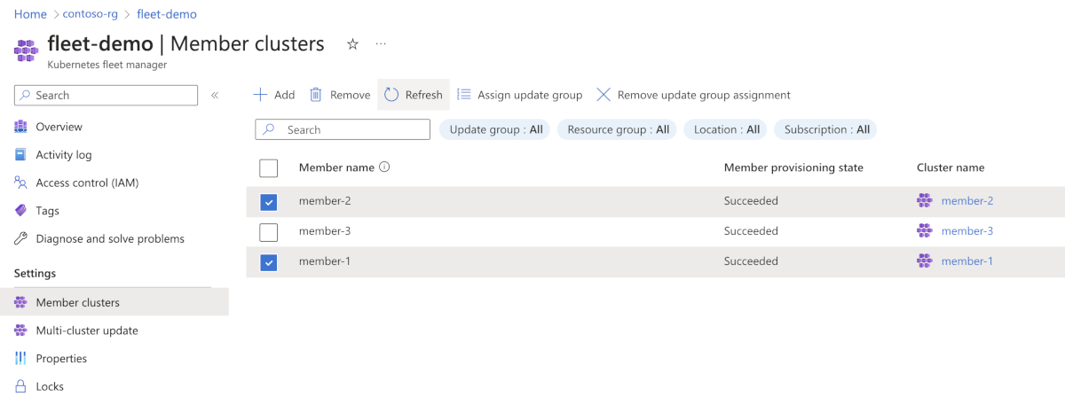 Captura de ecrã da página do portal do Azure para atribuir clusters de membros existentes a um grupo.