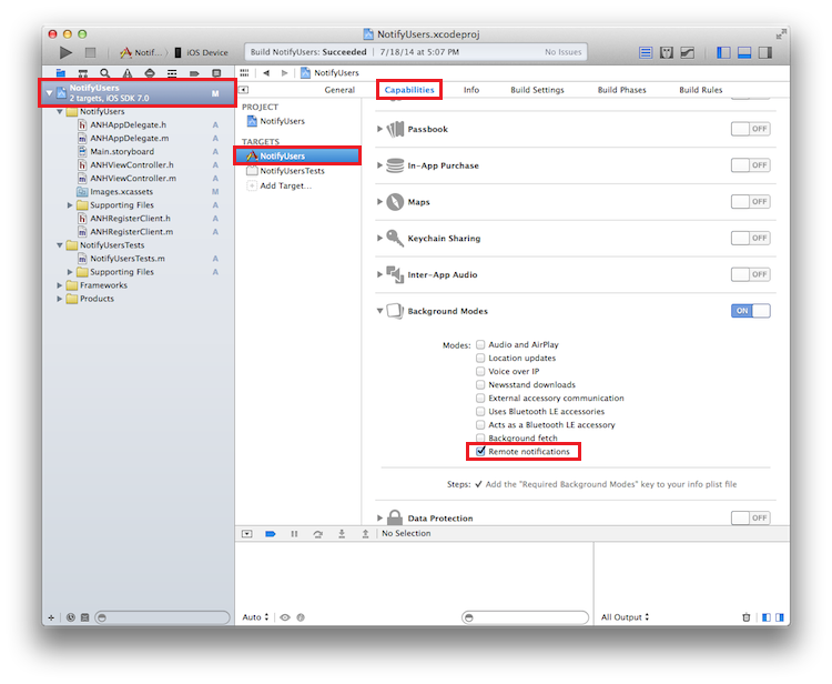 Captura de ecrã do XCode, com o projeto de aplicação selecionado e o separador Capacidades aberto. A caixa de verificação Notificações remotas está selecionada.