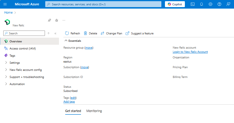 Uma captura de tela de um recurso New Relic no portal do Azure com a visão geral exibida no painel de trabalho.